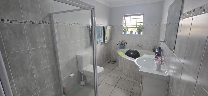 3 Bedroom Property for Sale in Reebok Western Cape